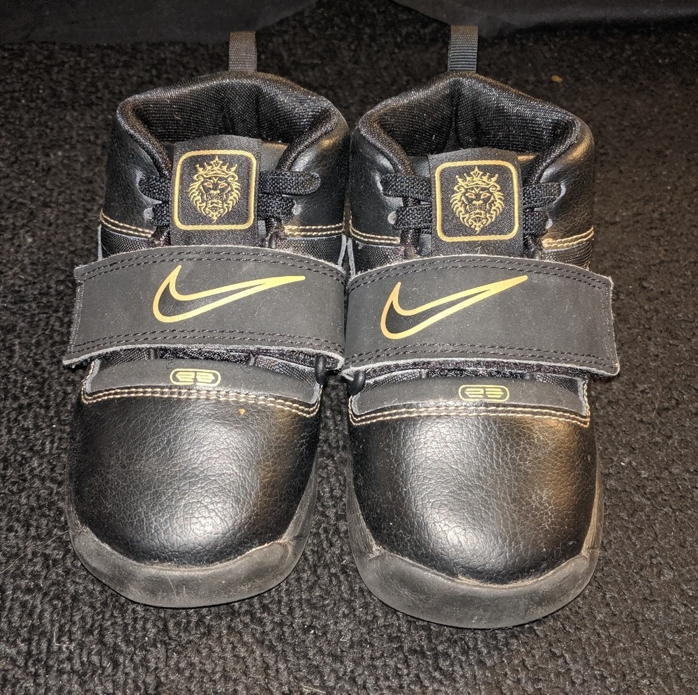Boys Nike size 8C toddler